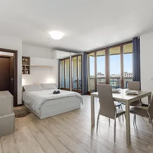 Monolocale Con Balcone Self Check In Milano Sempione Apartamento
